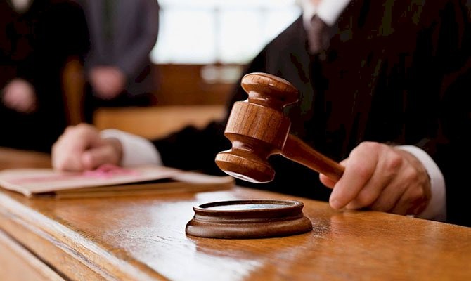 11-ci sinif şagirdini öldürən məktəbliyə hökm oxundu