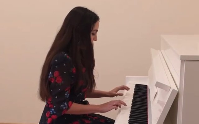 Leyla Əliyeva Şövkət Ələkbərovanın mahnısını ifa etdi