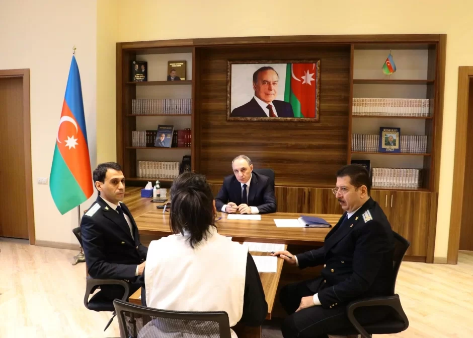 Baş prokuror Gəncədə vətəndaşları qəbul etdi 