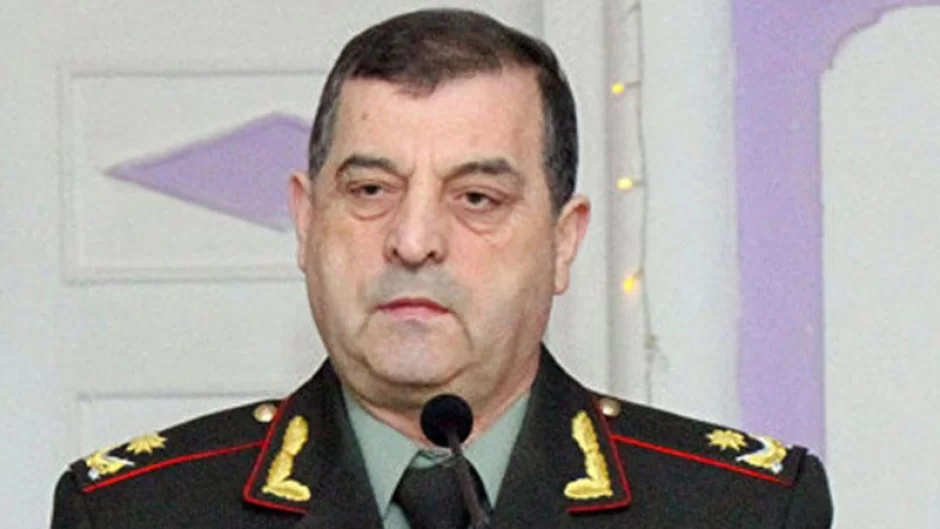 Tanınmış generala ağır itki 