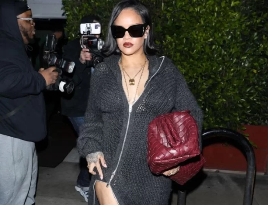 Rihanna yenə həmin seksual paltarı GEYİNDİ - FOTO