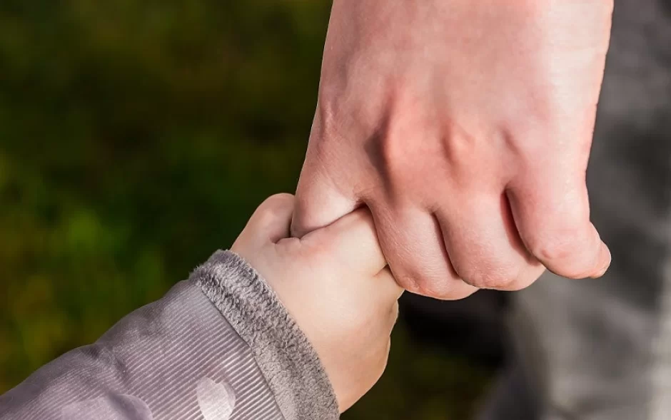 Ana öz uşağına bağlı qapılar arxasında nələr etdi? - DİN və Ailə, uşaq, qadın komitəsindən RƏSMİ