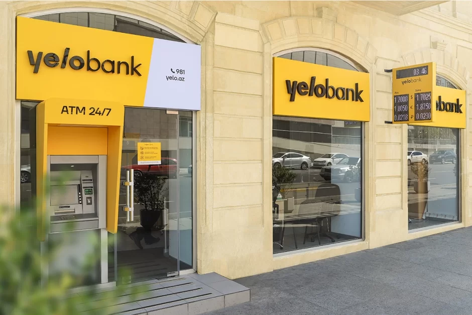 \"YeloBank\"ın binası önündə Azərbaycan bayrağına xoş olmayan MÜNASİBƏT
