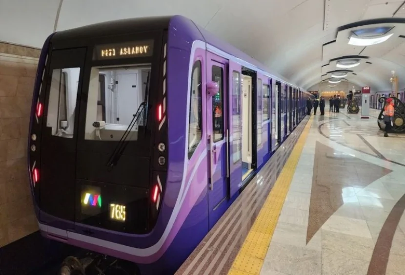 Metroda DƏHŞƏT: Qatar yoluna düşən sərnişin ÖLDÜ