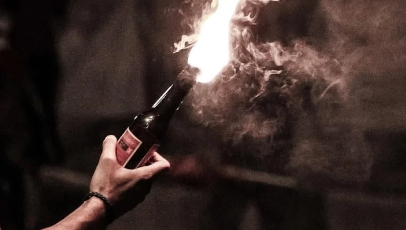 Rus Evi binasına \"Molotov kokteyli\" atıldı