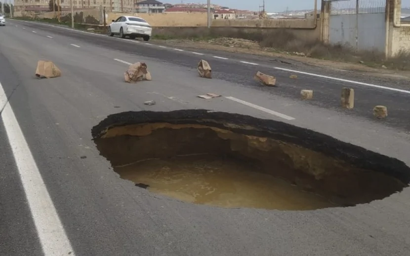 Masazırda yeni çəkilən yol çökdü- FOTO