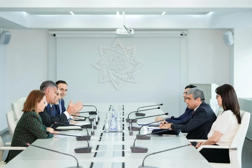 Nazirlikdə Cio Kristofoli ilə GÖRÜŞ OLUB