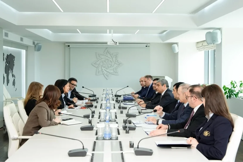 Asiya İnkişaf Bankı ilə MÜZAKİRƏ APARILIB