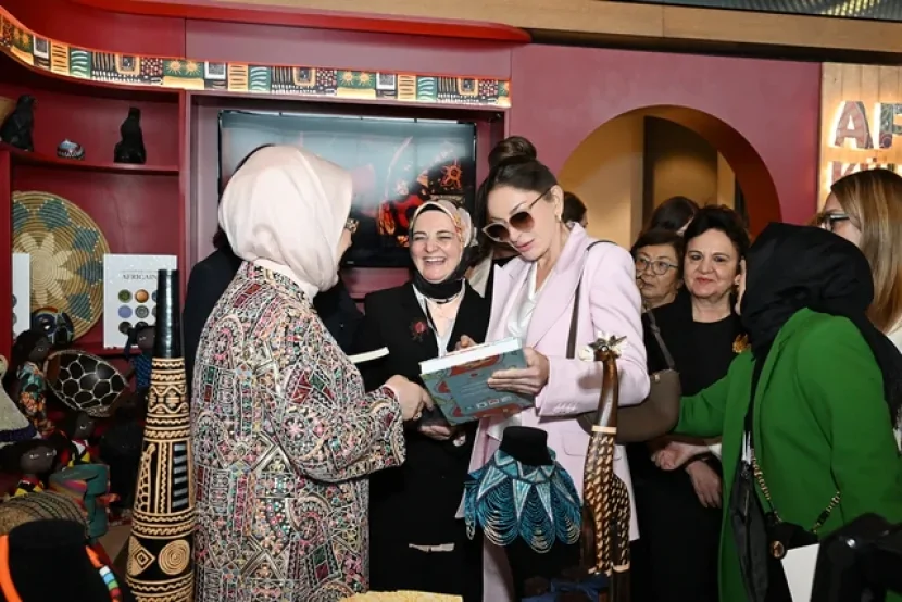 Mehriban Əliyeva Antalyada paneldə iştirak edib