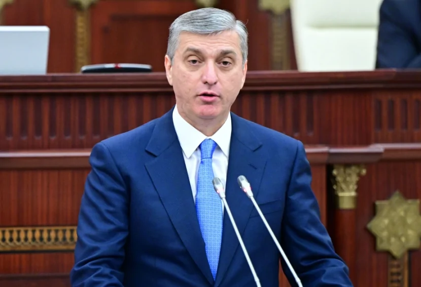 Vüqar Gülməmmədov Milli Məclisdə HESABAT VERİR