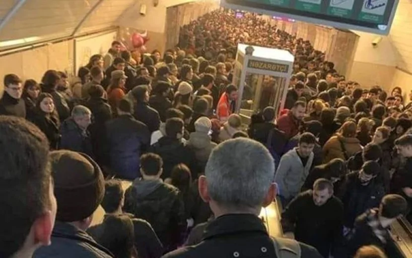 Bakı metrosunda sıxlıq yaranıb