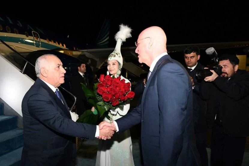 Əli Əsədov Qazaxıstana səfər edib