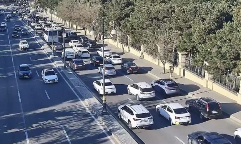 Bu yollarda tıxac var - SİYAHI