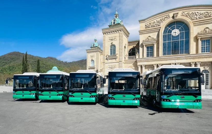 Azərbaycan bu ölkəyə avtobuslar verdi