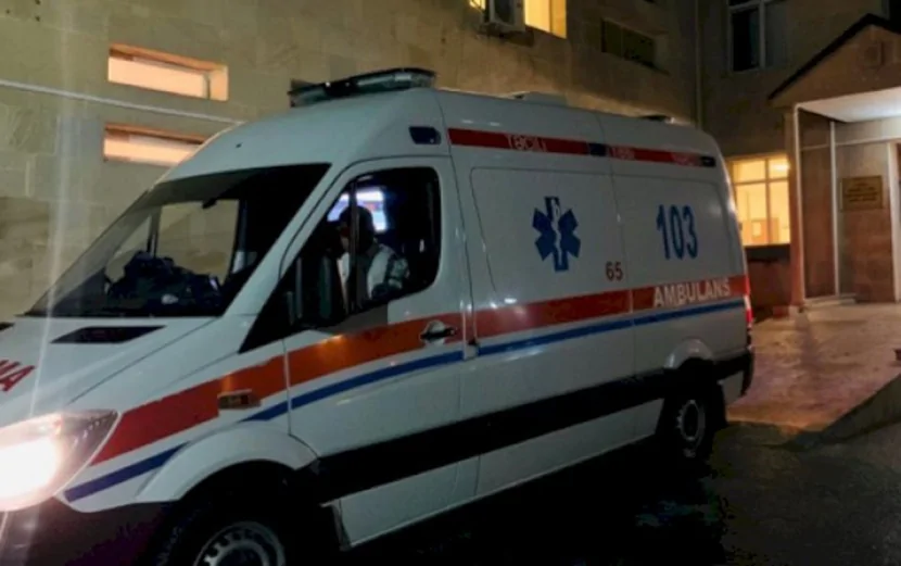 4 yaşlı uşaq 5-ci mərtəbədən YIXILDI
