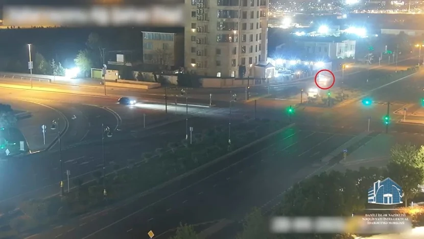 Bakıda sürücü svetoforu YARARSIZ HALA SALDI- VİDEO