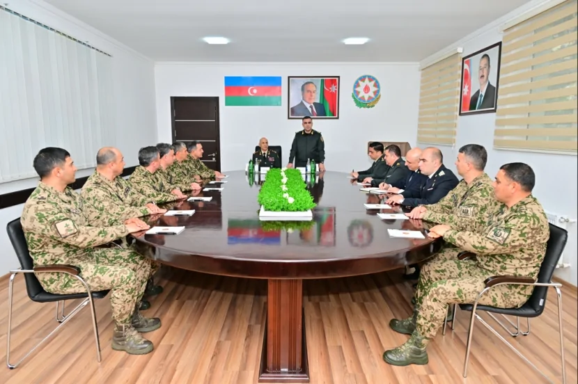 Hərbi prokuror Daxili Qoşunların hərbi hissəsində görüş keçirib