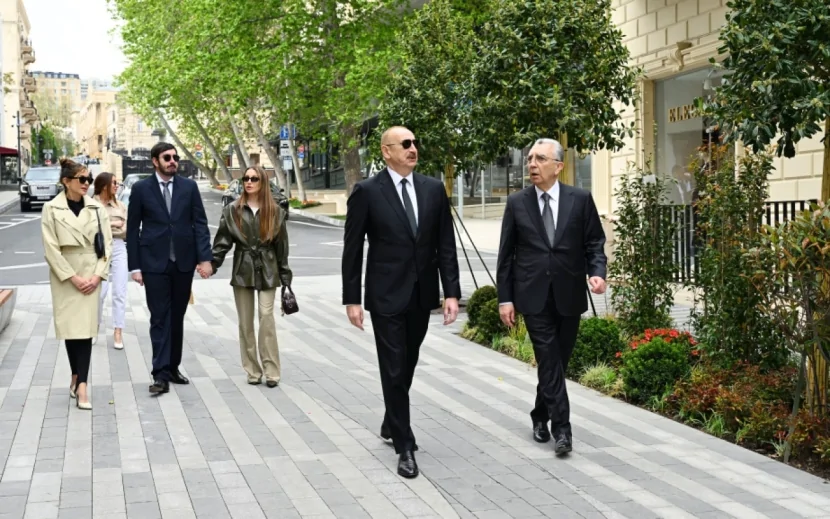 İlham Əliyev ailəsi ilə birlikdə açılışda