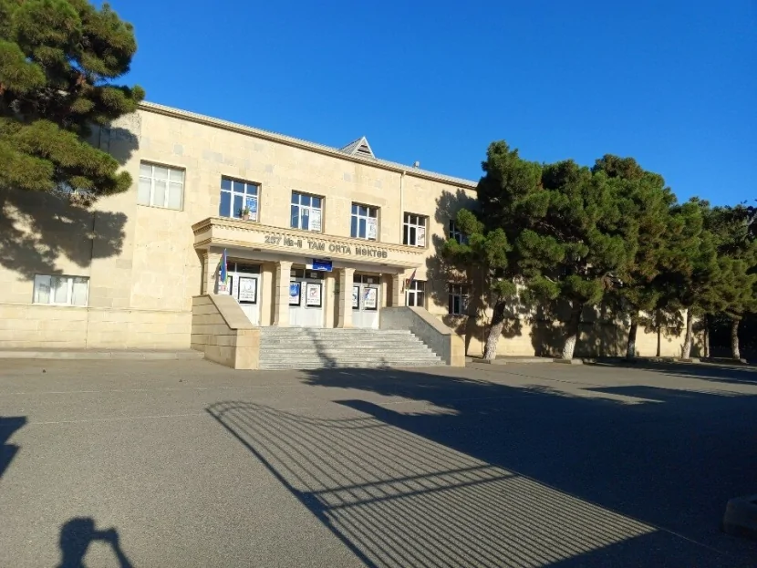 Bakıda məktəbdə kütləvi zəhərlənmə OLDU