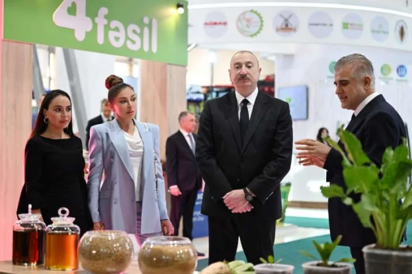 İlham Əliyev sərgidə iştirak etdi - FOTOLAR