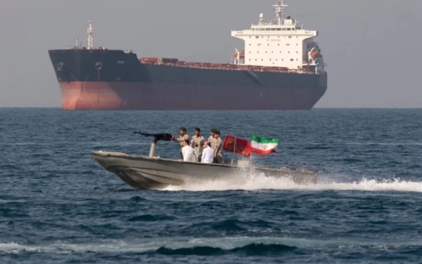 Oman körfəzində İran tankeri vuruldu
