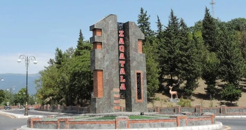 Gecə restorandan çıxarkən ov tüfəngi ilə VURULDU