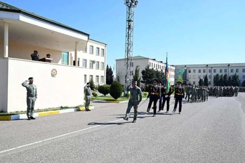 Azərbaycan Ordusunun gənc əsgərləri AND İÇİBLƏR
