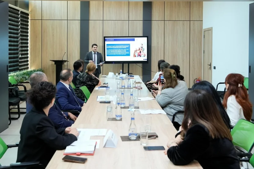 QHT-lərlə “Himayədar ailə institutunun inkişaf etdirilməsi” mövzusunda görüş keçirilib