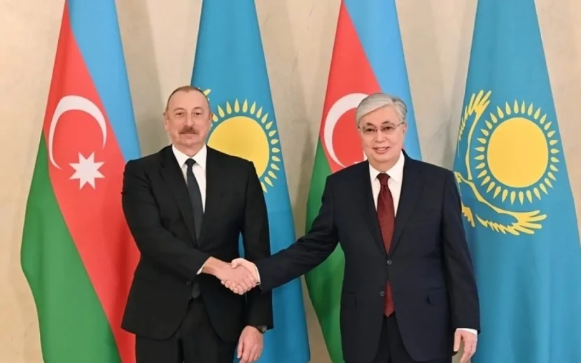 İlham Əliyev Tokayevi təbrik etdi