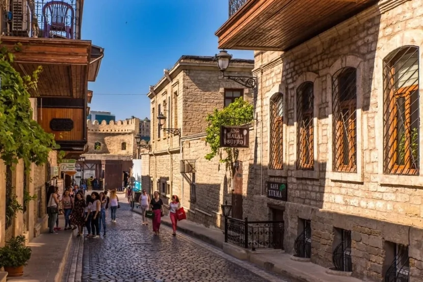 Azərbaycana turist axını 11 %-ə yaxın AZALIB