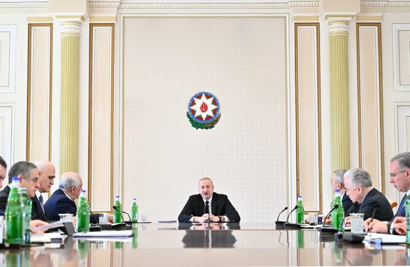 İlham Əliyev müşavirə keçirdi - FOTO