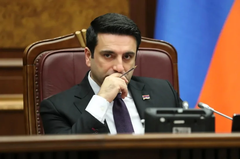 Simonyan: Azərbaycanla birlikdə YAŞAMALIYIQ