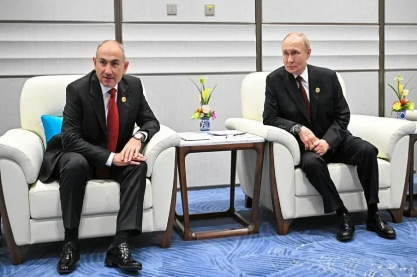 Putin və Paşinyan müzakirələr ediblər