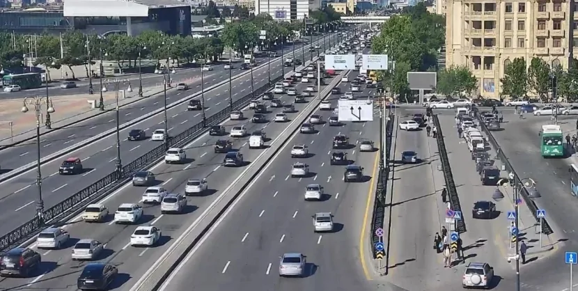 Bakının bəzi yollarında sıxlıq müşahidə olunur