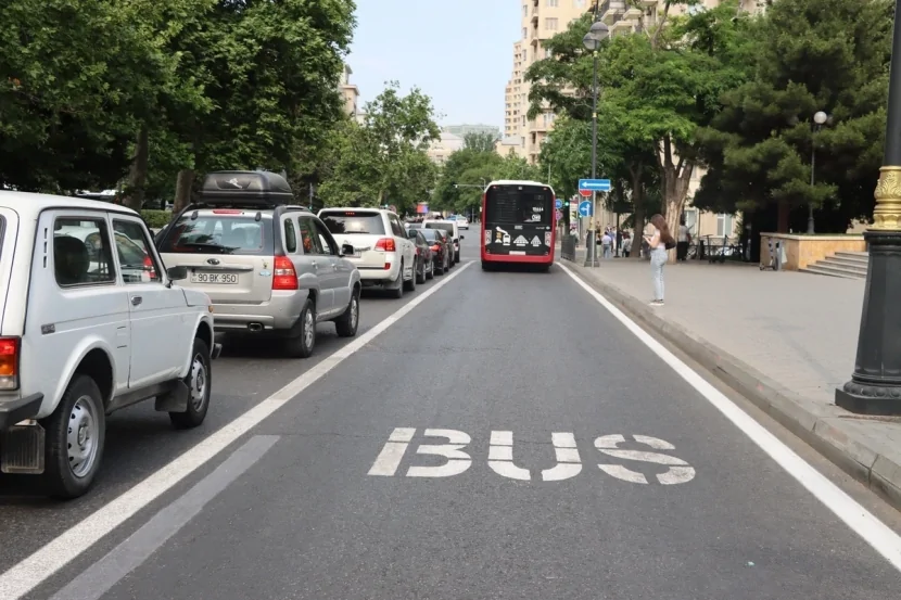 Sürücülər hansı hallarda avtobus zolağına girə bilər? - VACİB MƏQAM AÇIQLANDI
