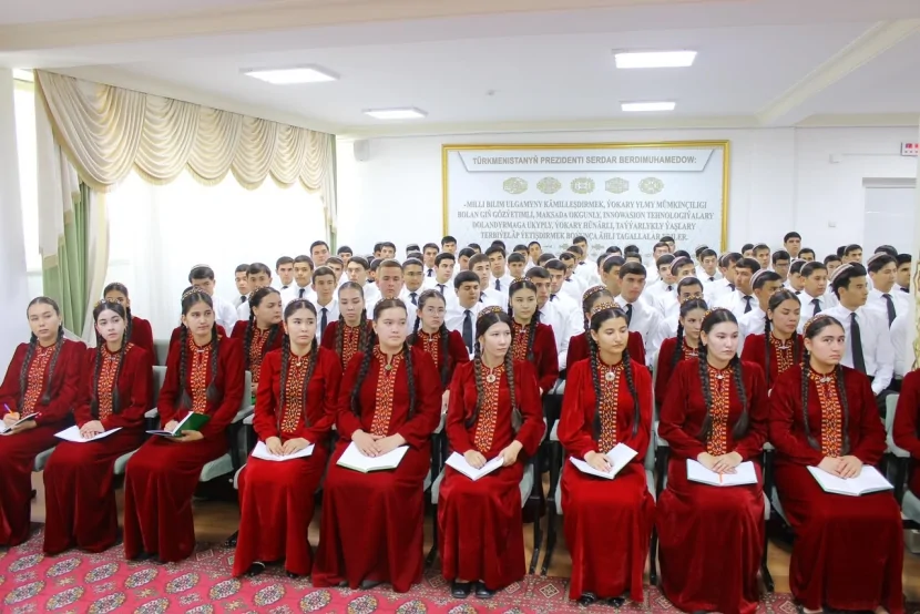 Aşqabadda Əcəmi Naxçıvaninin 900 illiyi qeyd olunub