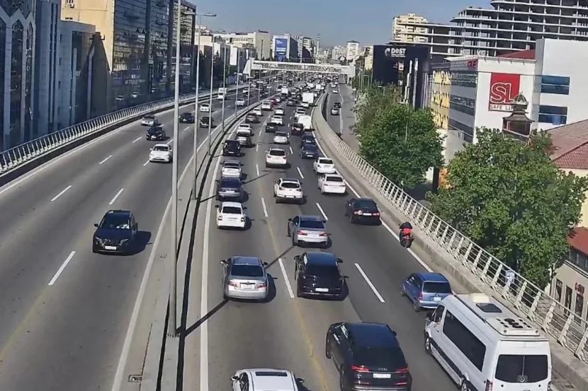 Paytaxtın bəzi küçələrində sıxlıq müşahidə olunur