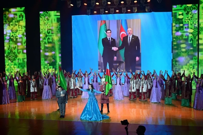 Türkmənistanda Azərbaycan Mədəniyyəti Günlərinə Dövlət Rəqs Ansamblının möhtəşəm konserti ilə yekun vurulub