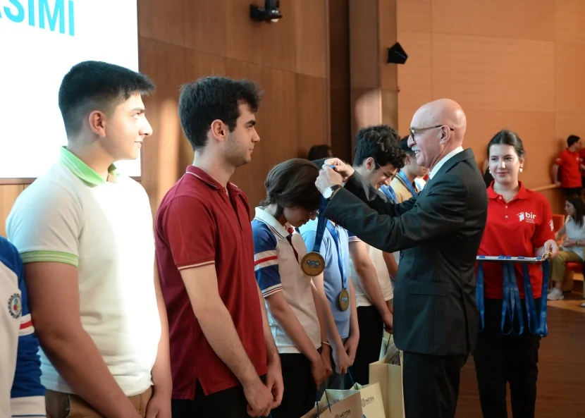 Respublika Fənn Olimpiadalarının qalibləri mükafatlandırılıb