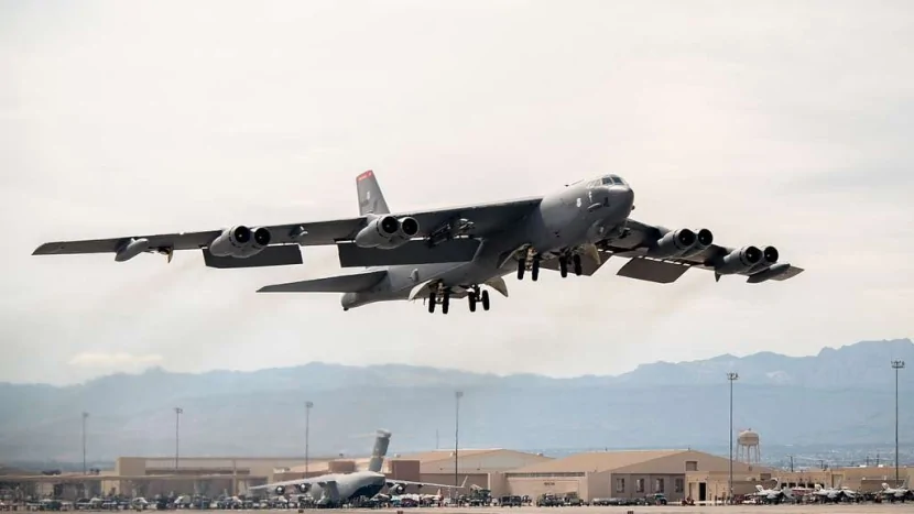 ABŞ-da B-52 strateji bombardmançısı qəzaya uğrayıb
