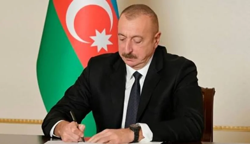 Prezident 4 Fərman İMZALADI