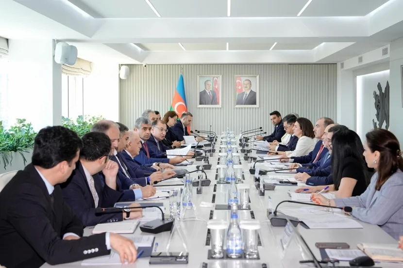 Sosial və İqtisadi məsələlər üzrə Üçtərəfli Komissiya növbəti iclasını keçirib