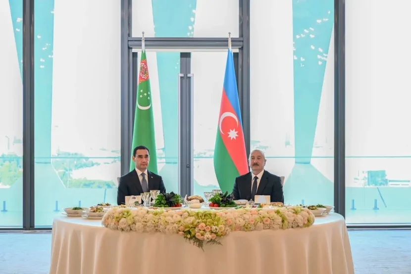 İlham Əliyev Berdiməhəmmədovun şərəfinə ziyafət verdi