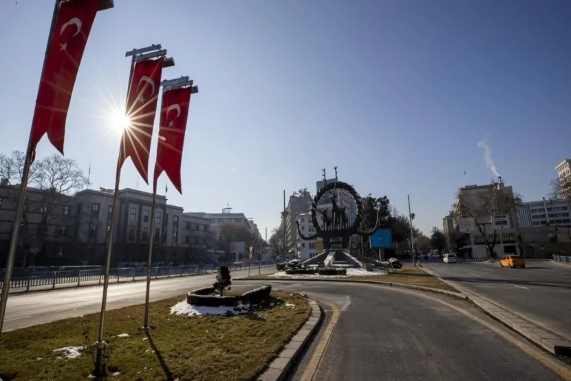 NATO Zirvəsi ərəfəsində Ankarada kütləvi aksiyalar qadağan edildi