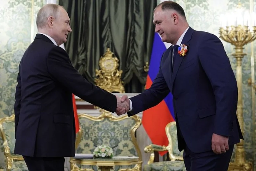 Bu ölkənin Prezidenti istefa verdi, Putinin müşaviri təyin olundu