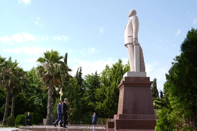 Nazir Anar Əliyev Salyanda vətəndaşları qəbul edib